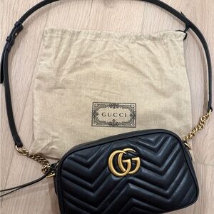 Gucci GG MARMONT SMALL CAMERA BAG Black Leather Crossbody Bag